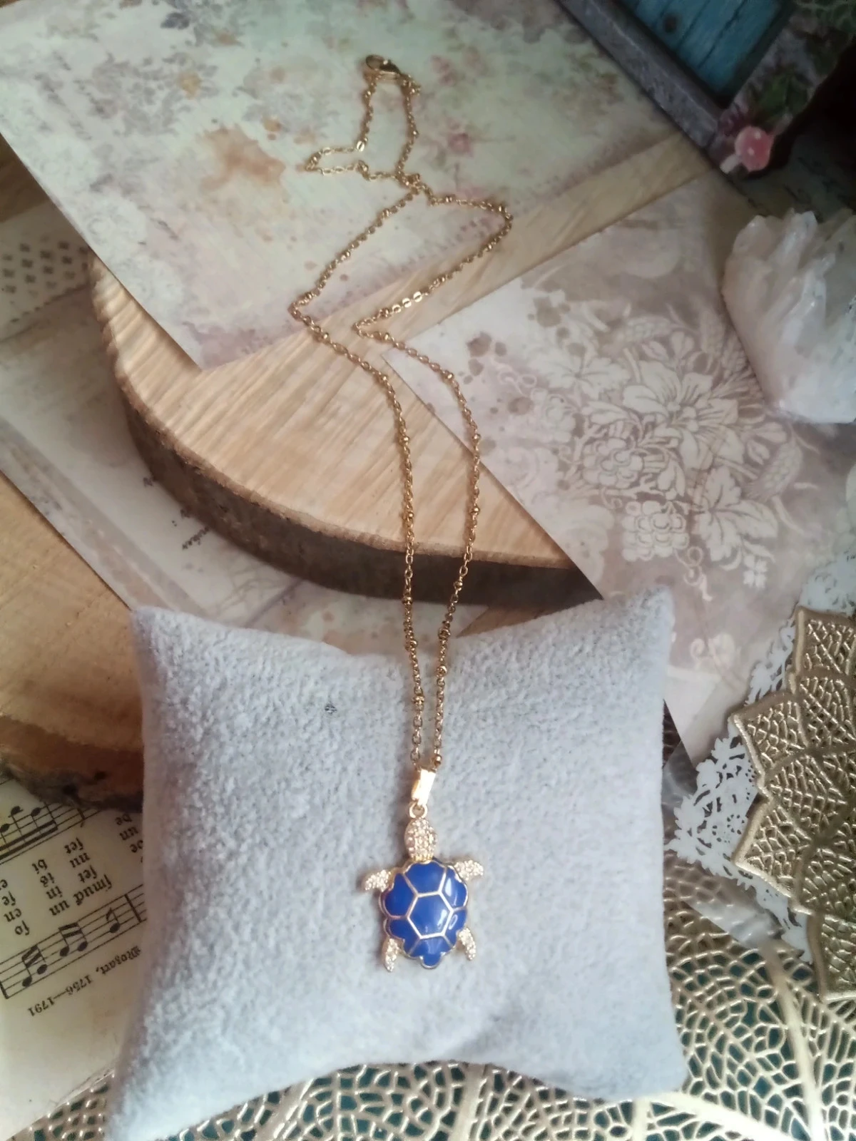 Collier tortue bleue et dorée – photo 3